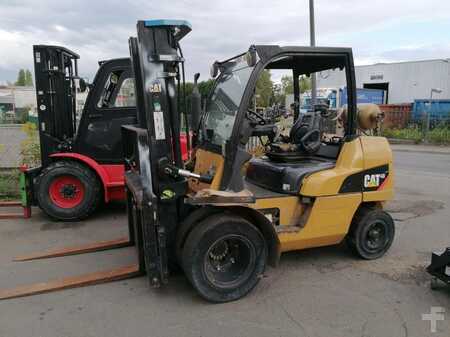 Elektro čtyřkolový VZV 2011  CAT Lift Trucks GP40N (1)