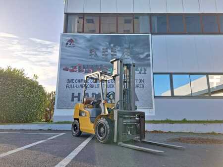 Eléctrico - 4 rodas 2016  CAT Lift Trucks GP30NTD (2)