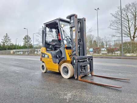 Chariot 4 roues électrique 2016  CAT Lift Trucks GP15N (1)