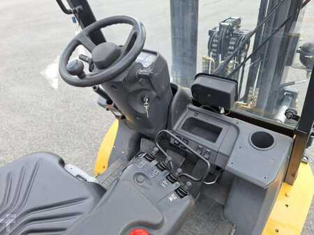 Chariot 4 roues électrique 2015  CAT Lift Trucks GP35 NTD (16)