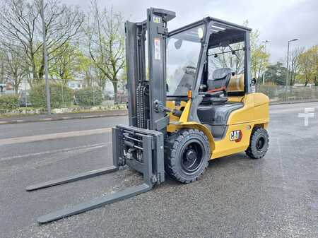 Chariot 4 roues électrique 2015  CAT Lift Trucks GP35 NTD (1)