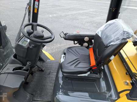 Chariot 4 roues électrique 2015  CAT Lift Trucks GP35 NTD (13)