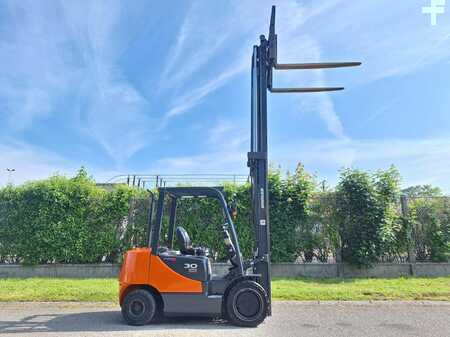 Chariot 4 roues électrique 2016  Doosan D30S 5 (10)