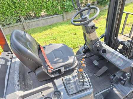 Chariot 4 roues électrique 2016  Doosan D30S 5 (15)