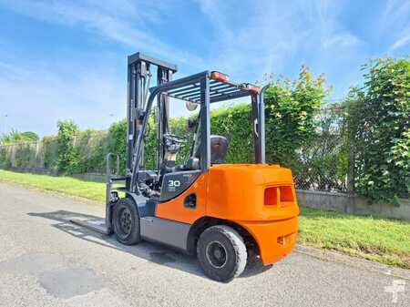 Chariot 4 roues électrique 2016  Doosan D30S 5 (4)