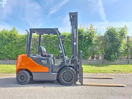 Chariot 4 roues électrique 2016  Doosan D30S 5 (6)