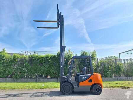 Eléctrica de 4 ruedas 2016  Doosan D30S 5 (9)