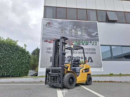 Eléctrico - 4 rodas 2013  CAT Lift Trucks GP30NTD (1)