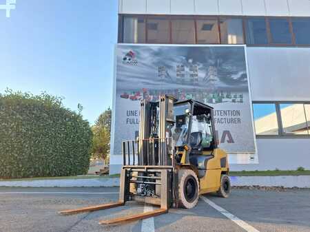 4 Wheels 2019  CAT Lift Trucks GP35NT (1)