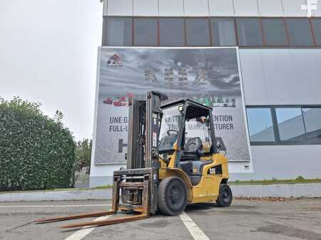 Carrelli elettrici 4 ruote 2015  CAT Lift Trucks GP25N (1)