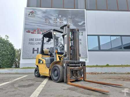 Carrelli elettrici 4 ruote 2015  CAT Lift Trucks GP25N (2)