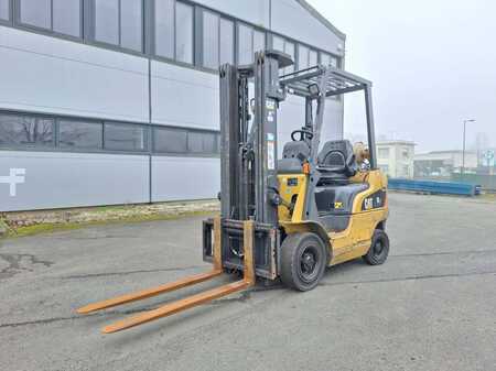 Carrelli elettrici 4 ruote 2017  CAT Lift Trucks GP18N (18)