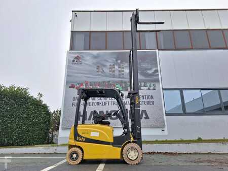 Carrelli elettrici 3 ruote 2013  Yale ERP25VL (10)