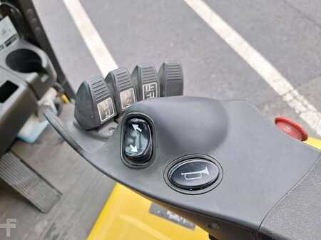 Carrelli elettrici 3 ruote 2013  Yale ERP25VL (15)