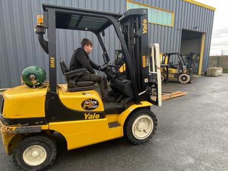 LPG Forklifts 2019  Yale GLP30MX (3) 