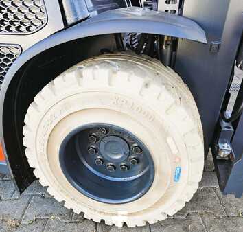 Carrelli elettrici 4 ruote 2024  Linde E35L (4)
