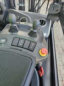 Carrelli elettrici 4 ruote 2024  Linde E35L (9)