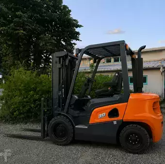 Diesel Forklifts 2022  Doosan D 30 NXS (1)
