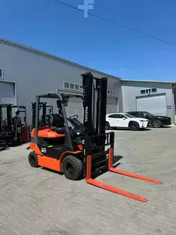 Containerhanterare 2024  Toyota 8FBL20 (1)