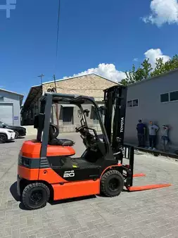 Containerhanterare 2024  Toyota 8FBL20 (3)