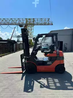 Containerhanterare 2024  Toyota 8FBL20 (4)