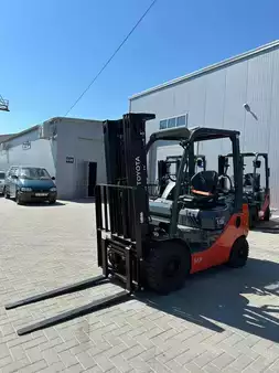 Carrelli elevatori GPL 2024  Toyota 02-8FGF15 (5)