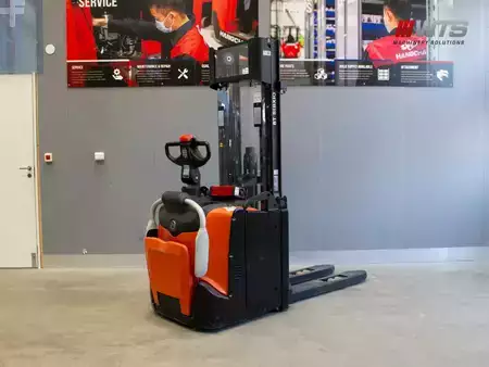 Apilador eléctrico 2016  BT SPE 120 L (2)