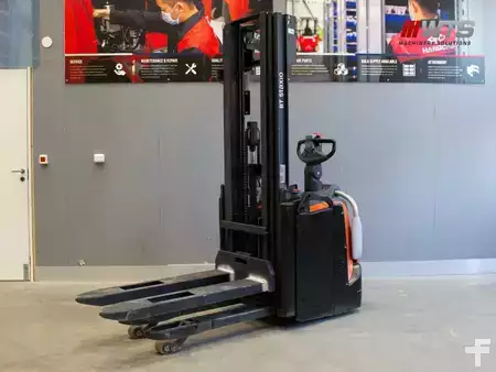 Apilador eléctrico 2016  BT SPE 120 L (3)