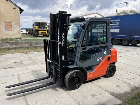 Propane Forklifts 2017  Toyota 02-FGF25 (2)