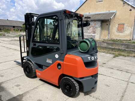 Carrello elevatore a gas 2017  Toyota 02-FGF25 (3)