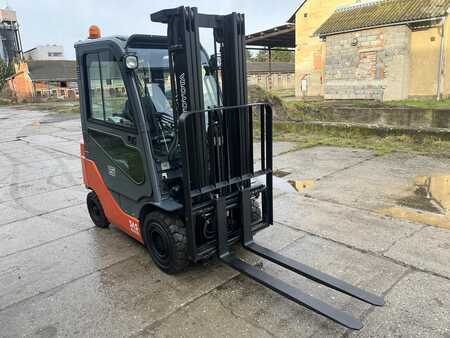 Carrello elevatore diesel 2017  Toyota 06-FDF15F (2)