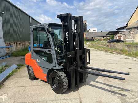 LPG Forklifts 2017  Toyota 02-8FGF30 (1)