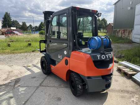 LPG Forklifts 2017  Toyota 02-8FGF30 (2)