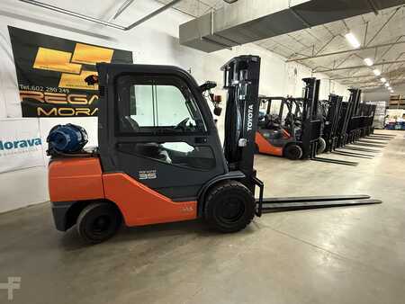 Chariots élévateurs GPL 2019  Toyota 02-8FGJF35 (3)