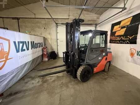 Carretilla elevadora diésel 2020  Toyota 52-8FDF30 (1)