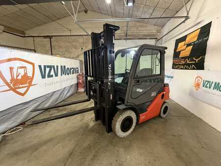 Diesel gaffeltruck 2021  Toyota 56-8FD20F (1)