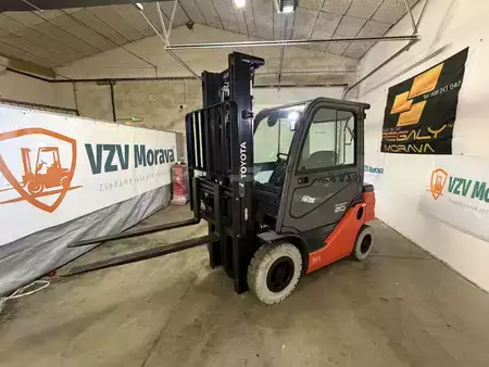 Dieselový VZV 2021  Toyota 56-8FD20F (1)