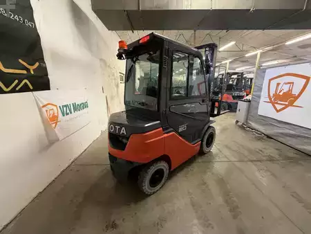 Dieselový VZV 2021  Toyota 56-8FD20F (4)