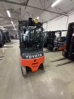 Chariots électriques à 4 roues 2022  Toyota 8FBM16T (5)