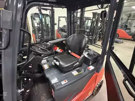 Chariots électriques à 4 roues 2022  Toyota 8FBM16T (8)