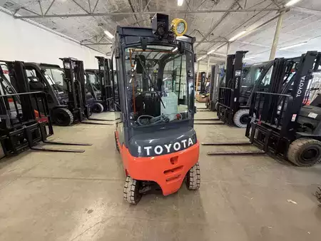 Chariots électriques à 4 roues 2022  Toyota 8FBM16T (3)
