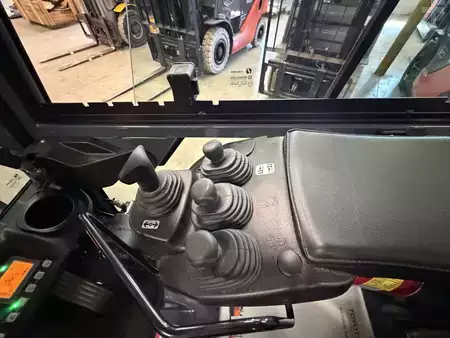 Chariots électriques à 4 roues 2022  Toyota 8FBM16T (7)