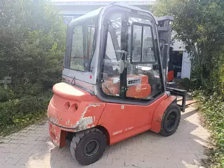 4-wiel elektrische heftrucks 2002  BT CBE 5.0 AC (3)