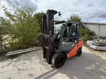 Wózki gazowe 2020  Toyota 02-8FGJF35 (1)