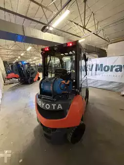 Carrelli elevatori GPL 2019  Toyota 02-8FGF20 (4)
