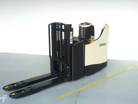 Stacker de condutor em pé 2012 Crown DT 3040-2.0 (1)
