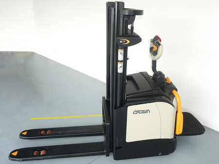 Stackers Stand-on 2013  Crown ET4000-1,6 (3)