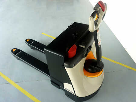 Porta-paletes manual 2014 Crown WP3015 (2)