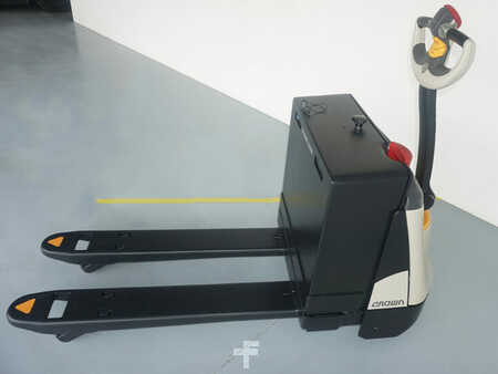 Porta-paletes manual 2014 Crown WP3015 (3)