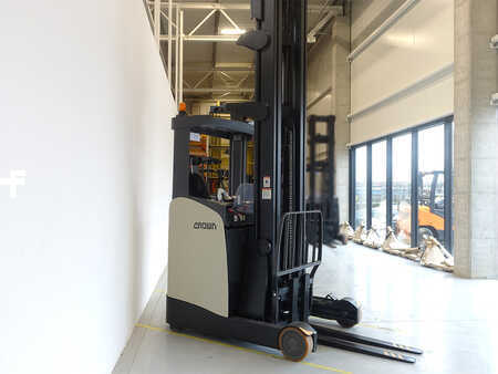 Stacker com assento 2016 Crown ESR5240-1.4 (1)